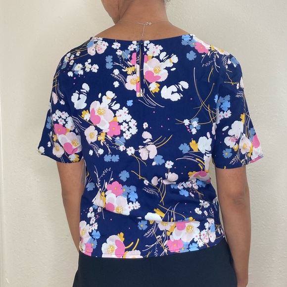 NWT a.n.a Miranda Floral Navy Blue Top - Picture 3 of 6